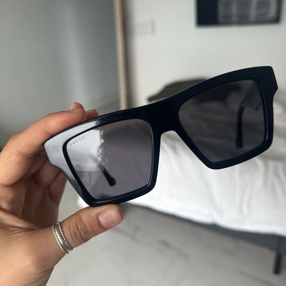Gucci Black Sunglasses with Blue Case - Picture 6 of 7